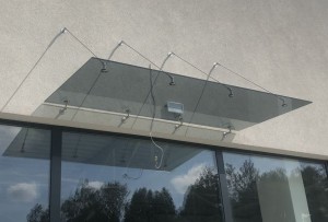 daszek-zadaszenie-szklane-na-wymiar-producent-qubaglass.jpg
