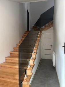 balustrada-szklana-na-spigotach-qubaglass.jpg