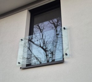 balkon-francuski-quba-bezbarwny-czarne-rotule.jpg