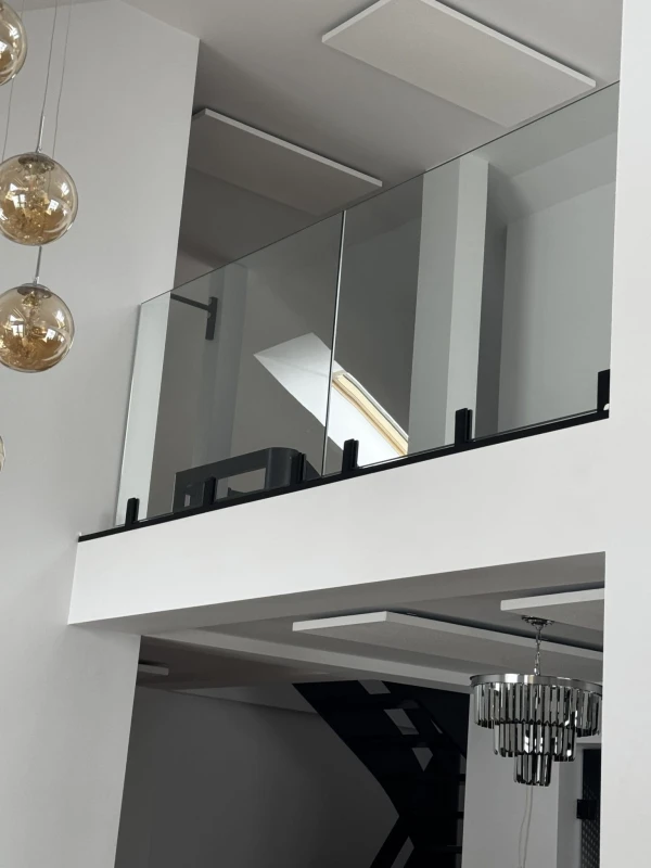 balustrada szklana balustrady szklane szyba na spigotach.jpeg