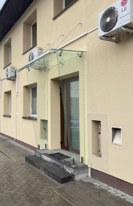 daszek ze szkła budynek pkp daszek dach szklany qubaglass.jpg