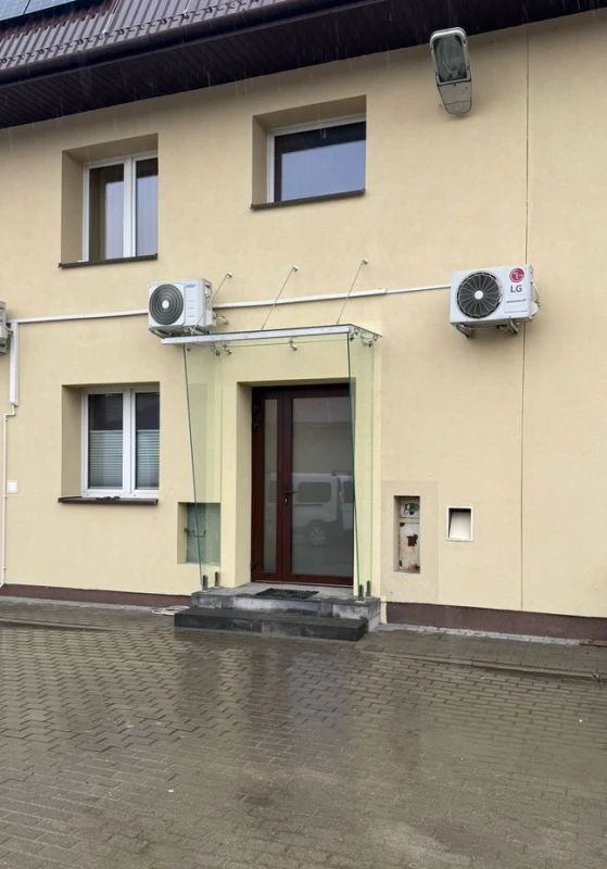 daszek szklany zadaszenie szklane sciany boczne pkp budynek.jpg